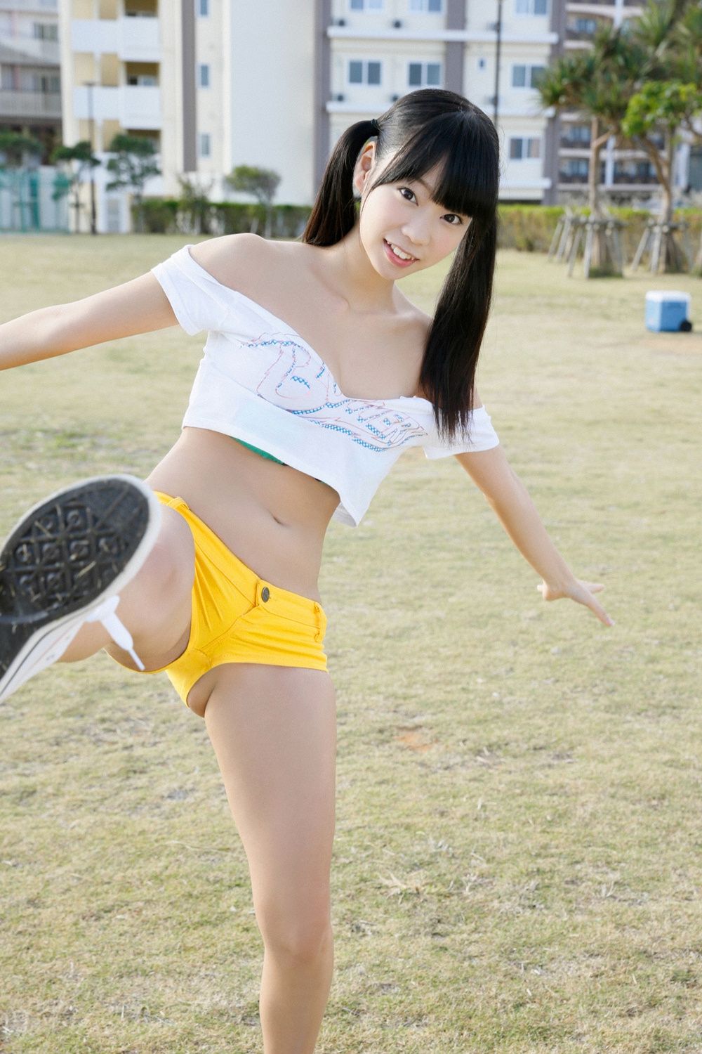 Un livre entier TOUS Mariko Shinoda à L.A. !!》 [Weekly Young Jump] 2015 No.04-05 Photographie Page 1 No.ff5377