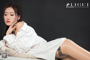 Wang Weiwei „Seksowna dziewczyna w białej koszuli” [Ligui Ligui]