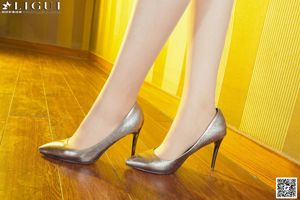 Model AMY „Piękność z długimi nogami w mundurze i jedwabnych stopach na wysokim obcasie” [柜 柜 LiGui] Zdjęcie pięknych nóg i nefrytowych stóp