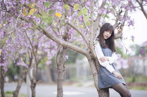 [Bogini Tajwanu] Peng Lijia (Lady Yi Yi) „Czarny jedwab pod kwiatami wiśni”