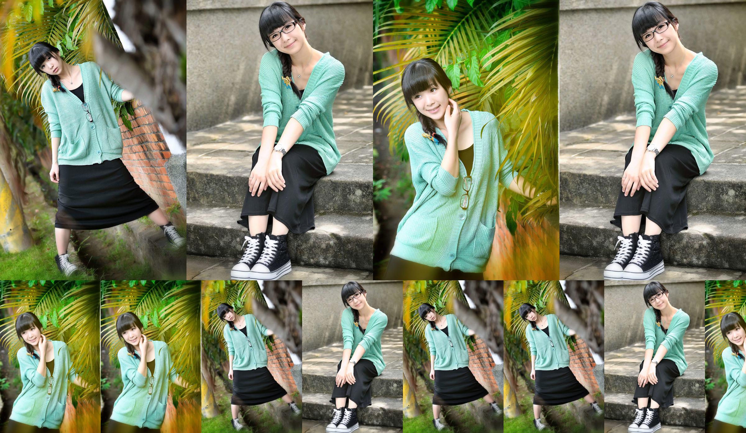 Álbum de fotos de "Small Fresh Outing" de Taiwan Ching Chun Zheng Mei Cha Cha No.012cd9 Página 2